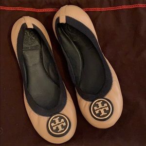 NUDE TORY BURCH FLATS